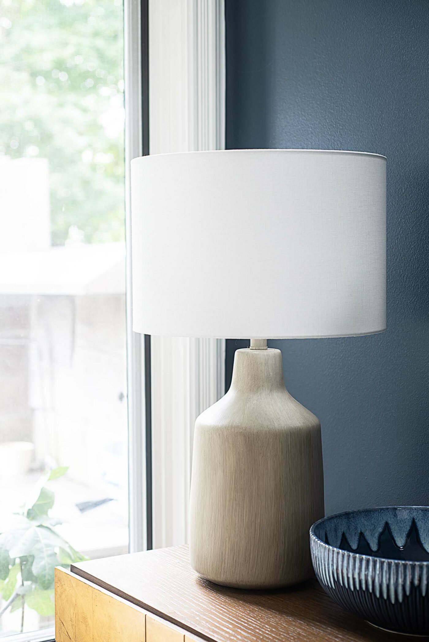 Leacrest Living Room After - Lamp