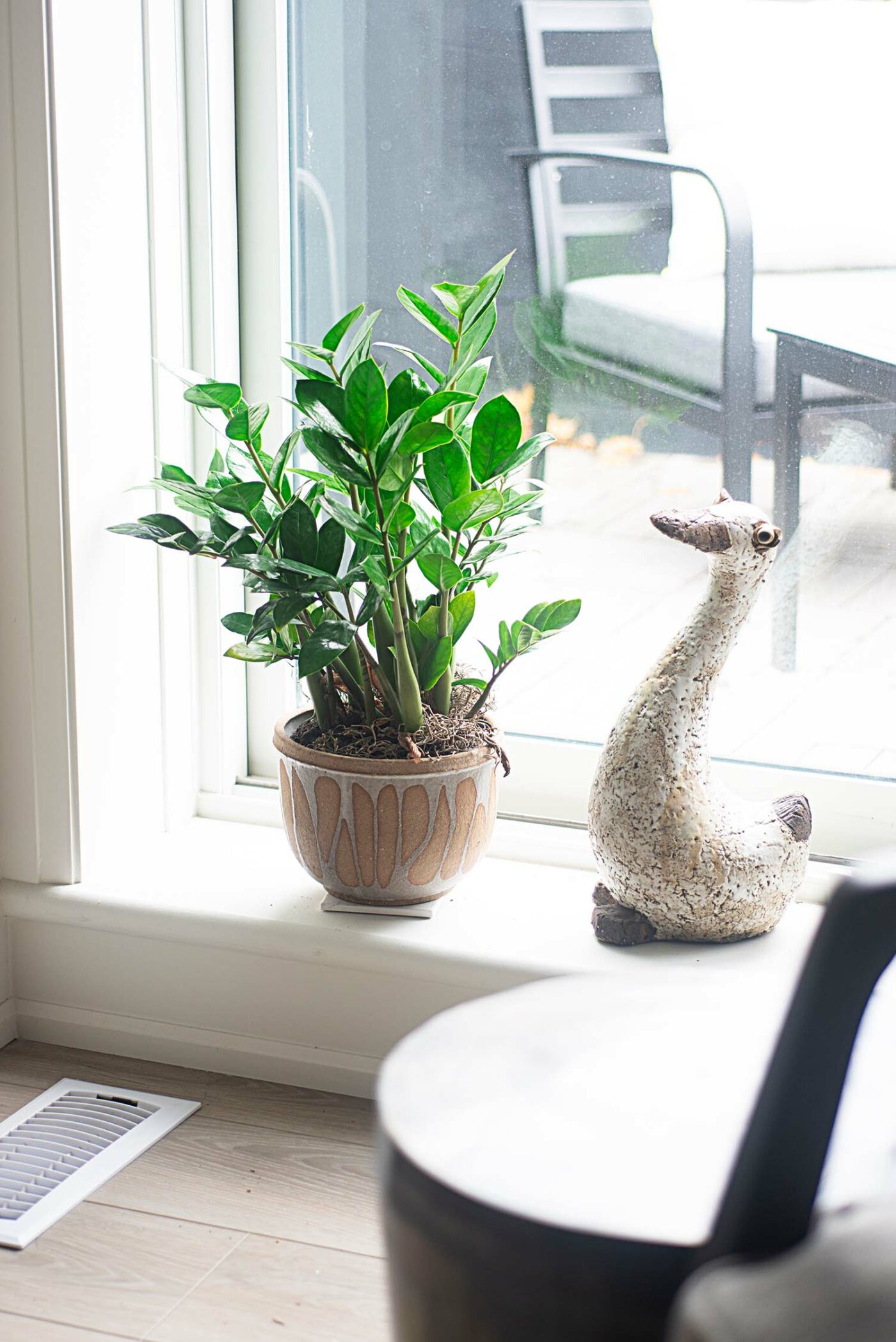 Laneway - Guest Room Window Decor