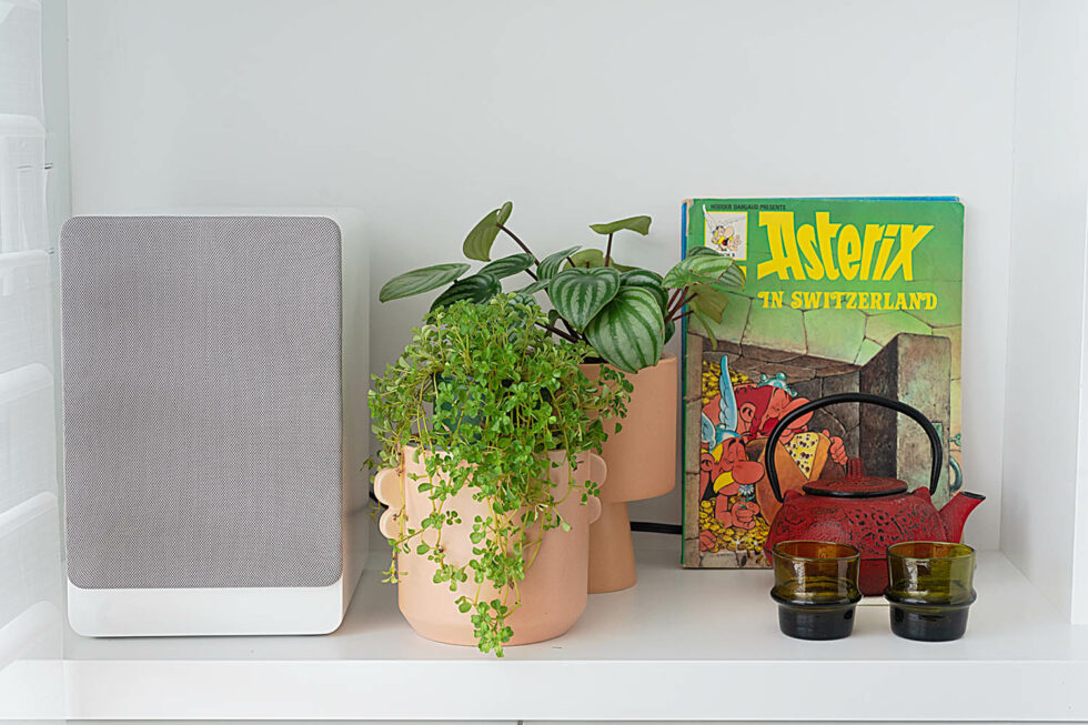 Aldridge Living Room Speaker and Decor