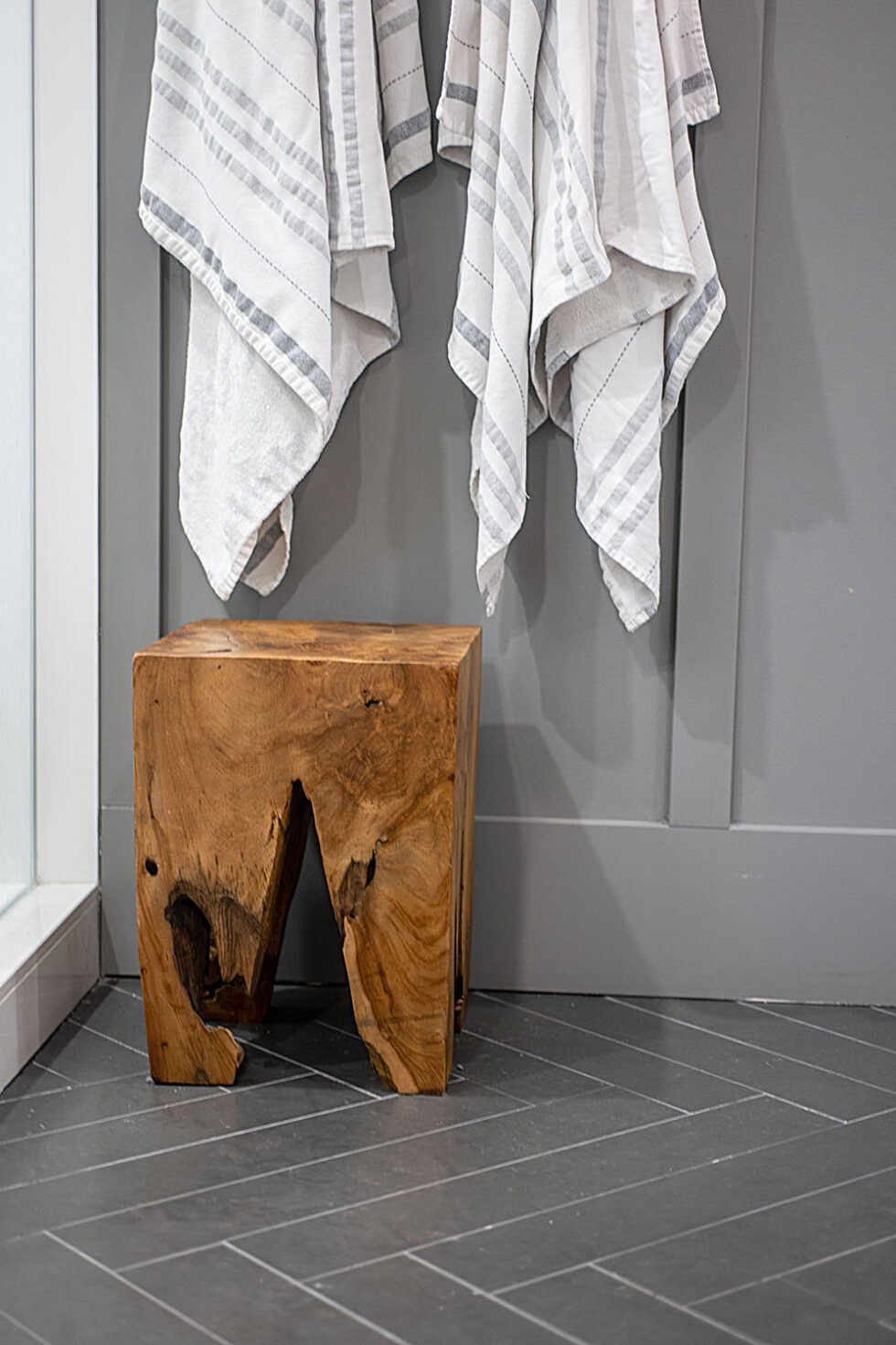 Keystone 2 - Basement Bathroom Stool & Towels
