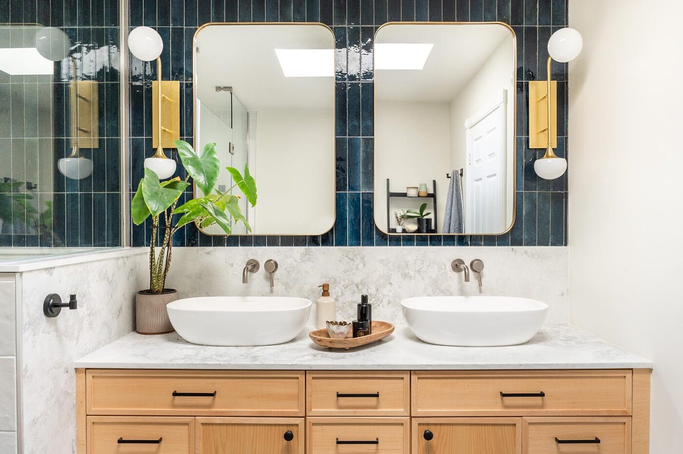 Leacrest Bathroom - Double Sinks, Mirrors