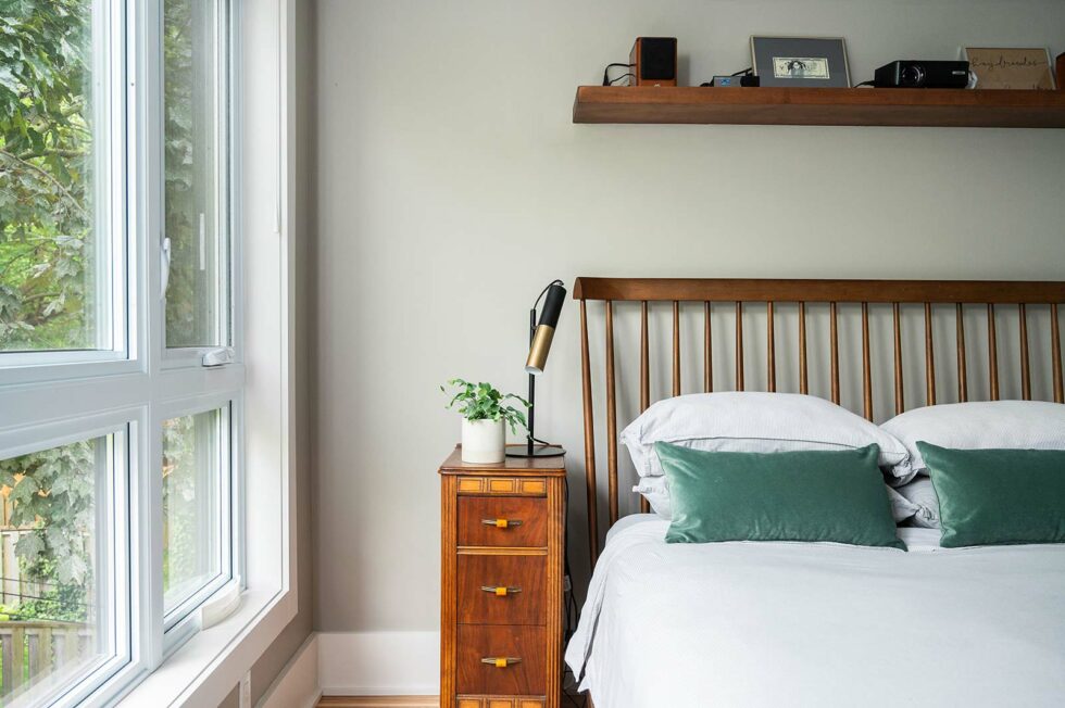 Bonnie Brae Principal Bedroom Bed + Windows