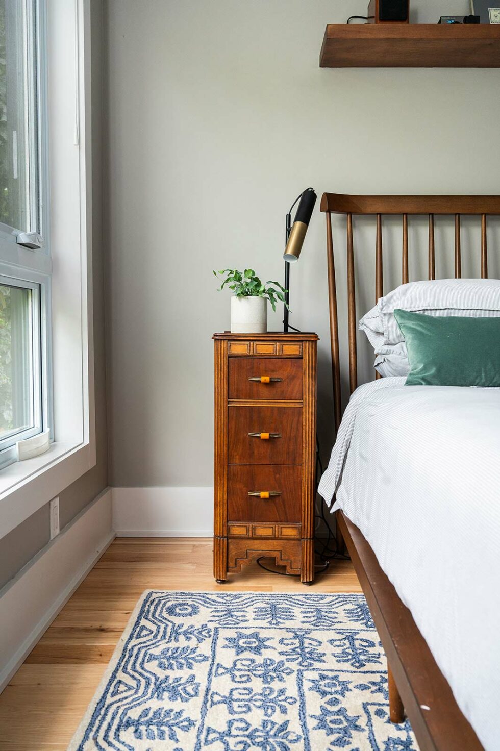 Bonnie Brae Principal Bedroom Side Table with Lamp