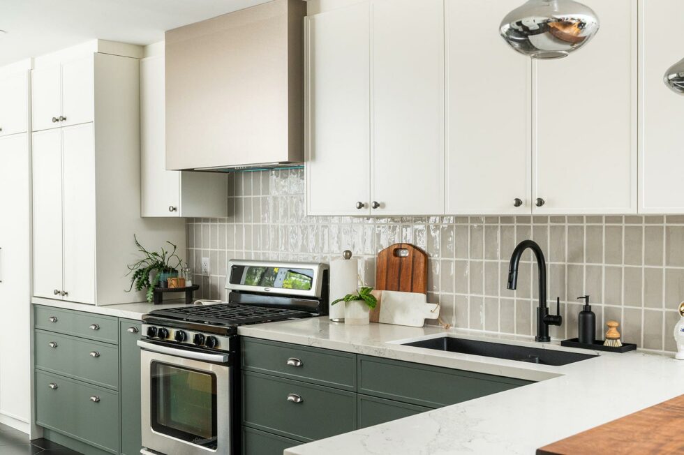 Bonnie Brae Kitchen Cupboards & Range