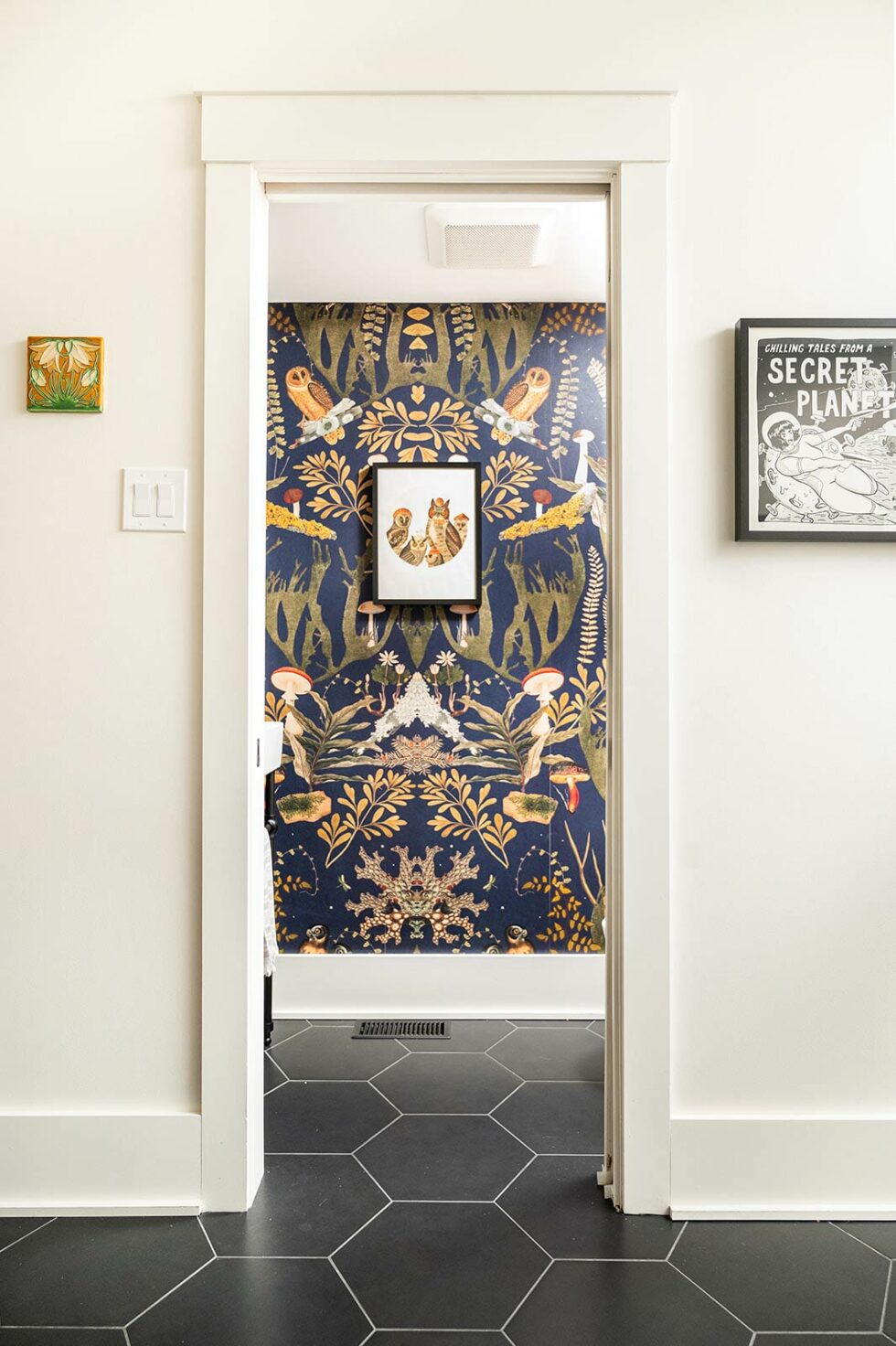 Bonnie Brae Powder Room Entrance